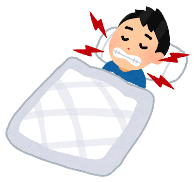 歯ぎしりをしながら寝る男性