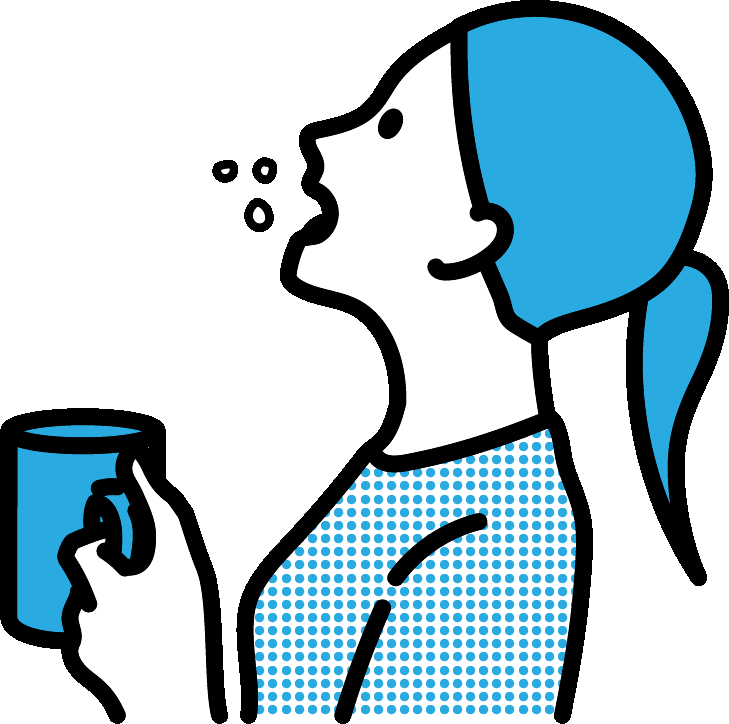 うがいをする女性
